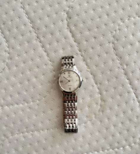 天王对表,男表,女表各一 感兴趣的话点“我...