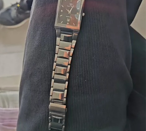 天王腕表 表链断了，重新找个表带针就可以接...