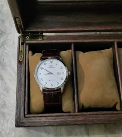 九成新男士手表功能正常 不退不换 有意者联系