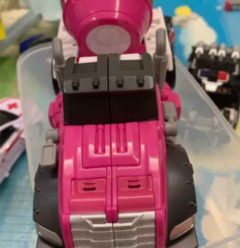 迷你特工队 露西。是那种大号的10寸的。孩...