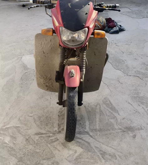 出自用二手豪爵银豹125摩托车，车很好一点...