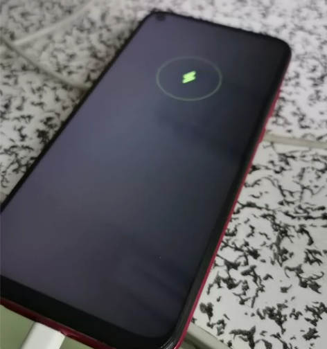 华为nova5i，就摄像头那里坏了一点，但...