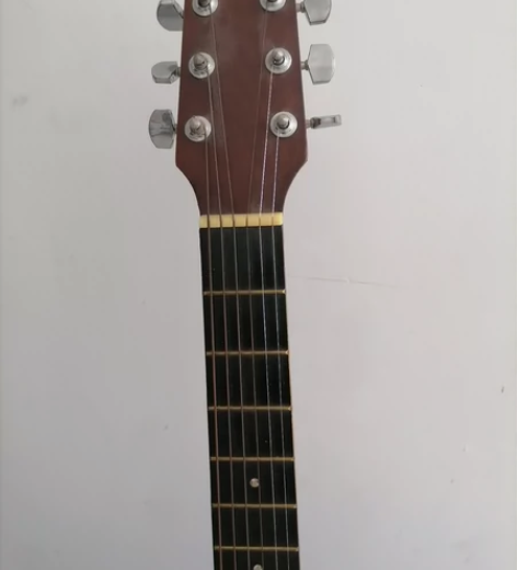 出售二手吉他，初学者适用，音色好，稍微有点...