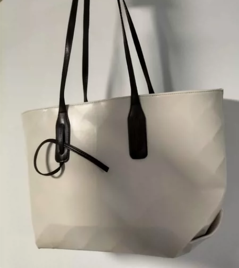 出闲置包包 朋友送的，因为和平时风格不搭，...