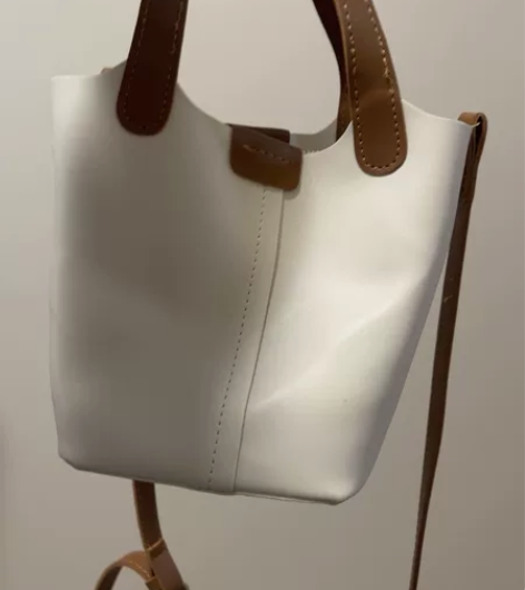 朋友送的全新小包包 很百搭 一次没背过 感...