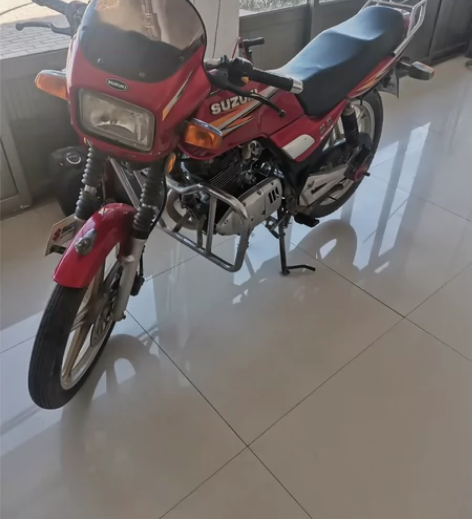 自己的摩托车,铃木钻豹125,铃木发动机,...