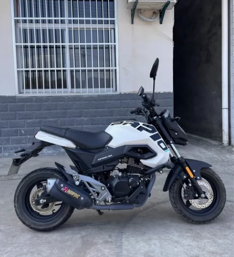 出一台春风st狒狒摩托车，21年2月份购买...