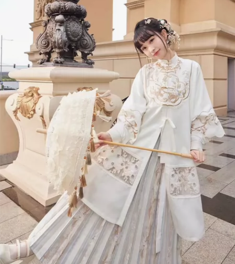 [出]十三余小豆蔻儿[绣球春蔓]圆领对襟袄...