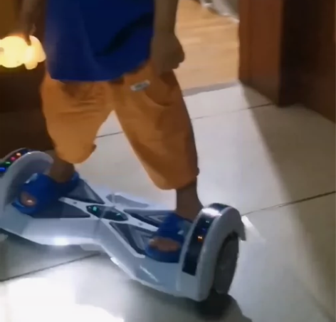 8寸升级版音乐白，蓝牙领奥平衡车，3-6-...