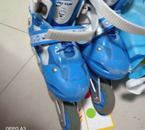 儿童旱冰鞋35到38码都可以穿，89成新，...