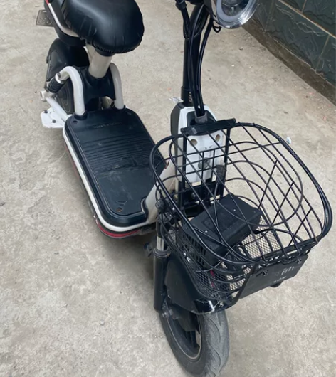出售个人闲置雅迪电动车，带充电器，精品车况...