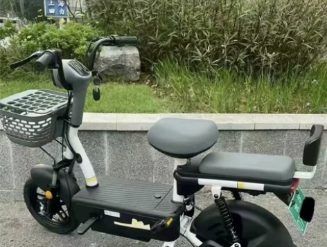 二手电动车雅迪爱玛款式品牌都有 9成新，外...