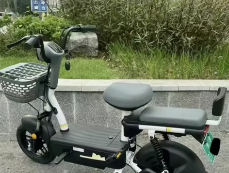 二手电动车雅迪爱玛款式品牌都有 9成新，外...