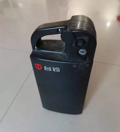 台铃48V15A原装电池，可以跑25公里以...