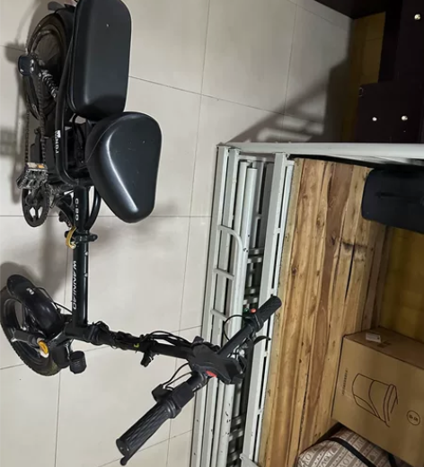 北漂党电动车,小电动脚可以够着地。几乎全新...