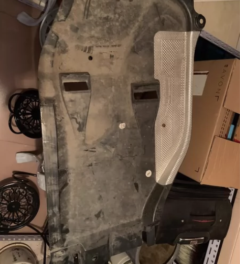 奔驰CLA下护板2015款 9成新 无划痕 原装拆车轻微使...