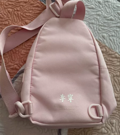 李宁斜挎包 粉配色春秋可背 感兴趣的话点“...