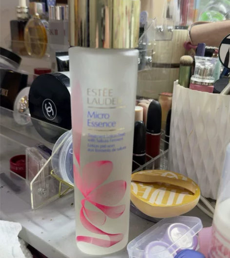 购于北京skp，雅诗兰黛精华水200ml还...