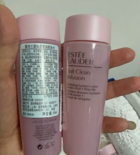 线上雅诗兰黛天猫旗舰店买的，送的中样～便宜...