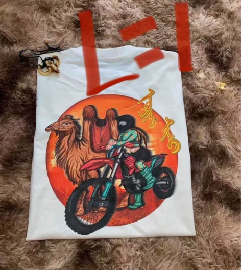 生活与爱共存，所有衣服图案都可定制，定制发...