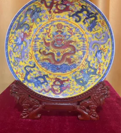 全家福赏盘，景德镇制全新全新带支架 感兴趣...