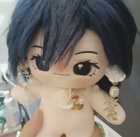 出有骨裸娃霍宝已打腮红修了点头发  哈尔的...