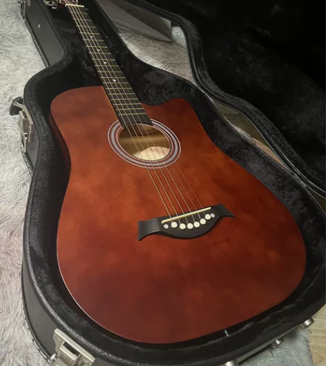 【全新包邮-低价出售】原价700多单板吉他...