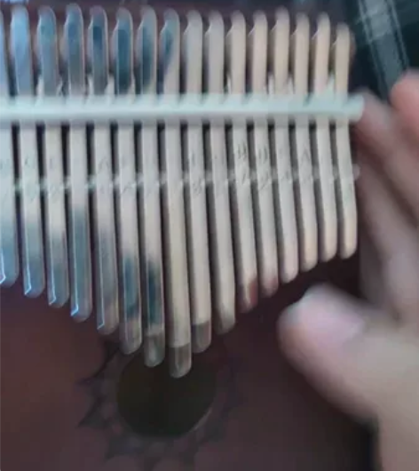 十七音莱尔思卡林巴琴，闲置很久，九成新，音...