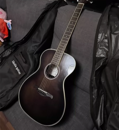 初学者练习用木吉他，没怎么用过，当年从琴行...