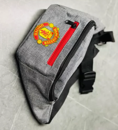 曼彻斯特足球队，正版周边腰包，朋友英国带回...