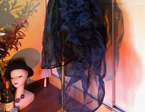 粉丝福利 雾夜蓝欧根纱朦胧抹胸连衣裙褶皱设...