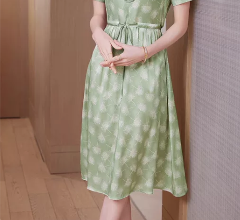 杭州真丝连衣裙女2024年夏季新款木耳边V...