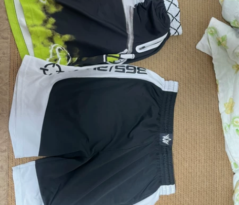 第六街区篮球裤，M码9新，无破损之处，不退...