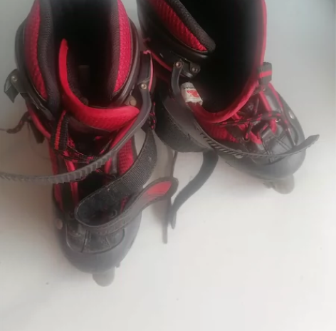 轮滑鞋 旱冰鞋 美洲狮 268买的 现在新...