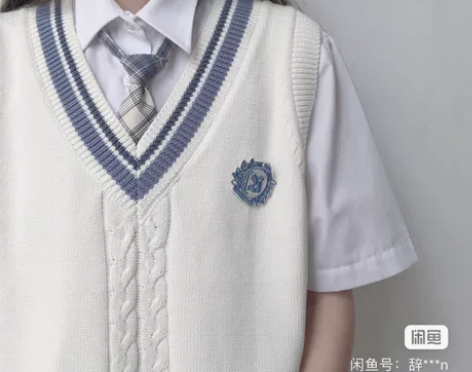 温柔一刀毛衣马甲L码 有徽章无起球 标价包...