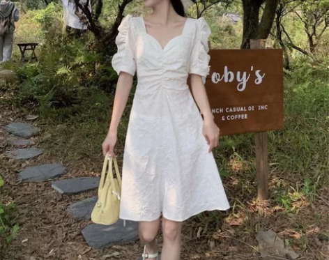 法式白色连衣裙女夏季2022款收腰显瘦泡泡...