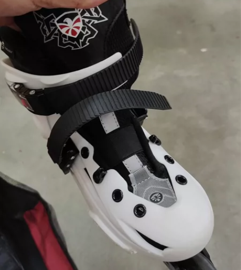 转让轮滑鞋，实体店380买的，现在用不到了...