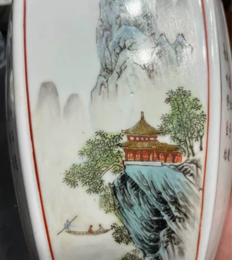 几十年的景德镇粉彩花瓶。品相如图，看上直接...