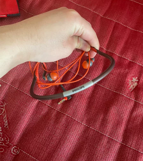 飞利浦运动耳机便宜出 感兴趣的话点“我想要...