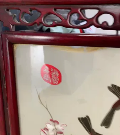 刺绣画42×55cm，画框有问题，画也有问...