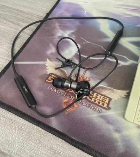 运动耳机  蓝牙 感兴趣的话点“我想要”和...