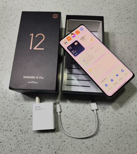 ?小米12 pro 8+128G，9层新。...