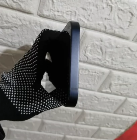 苹果12 128黑色成色很差，屏幕没贴膜有...