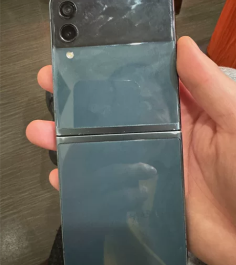 卖个三星折叠手机  8+256g 个人使用...
