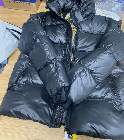 男士黑色黑金中长款羽绒服,样衣全新出,休闲...