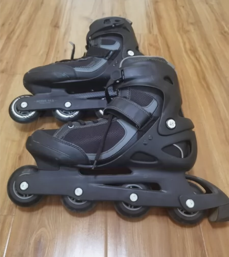 闲置单排旱冰鞋，送护膝一对 感兴趣的话点“...