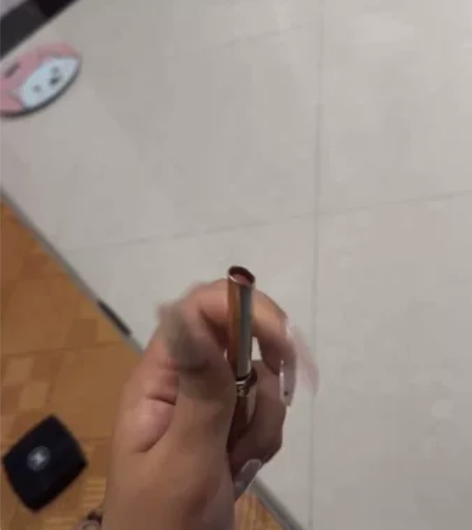 还剩很多 裸色系口红 完美日记 很绵密 很...