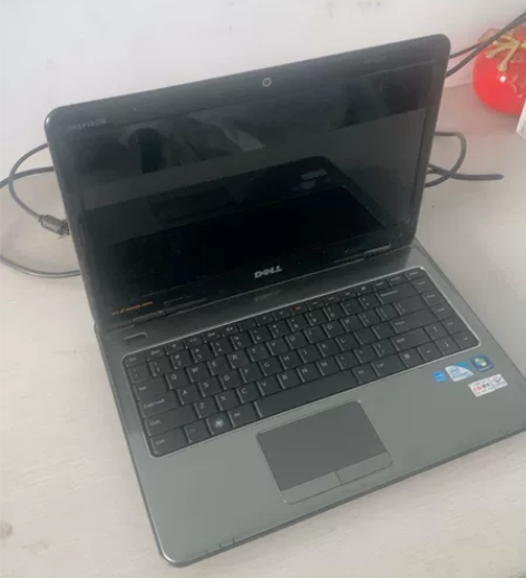 戴尔笔记本 感兴趣的话点“我想要”和我私聊...