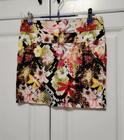 洋气有弹力包臀短裙，可系腰带，两侧有兜儿，...