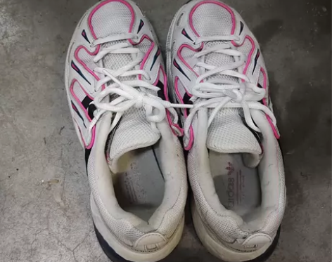 阿迪三叶草运动鞋 38.5 新旧如图 可以...